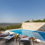 Source With Private Pool Pridvorje