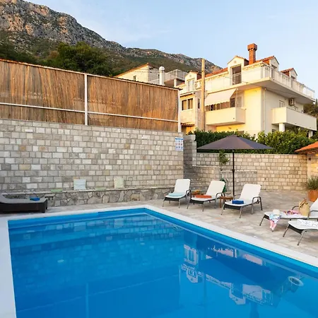 Source With Private Pool *