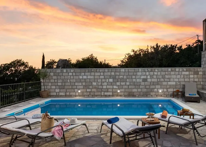 Source With Private Pool Вилла